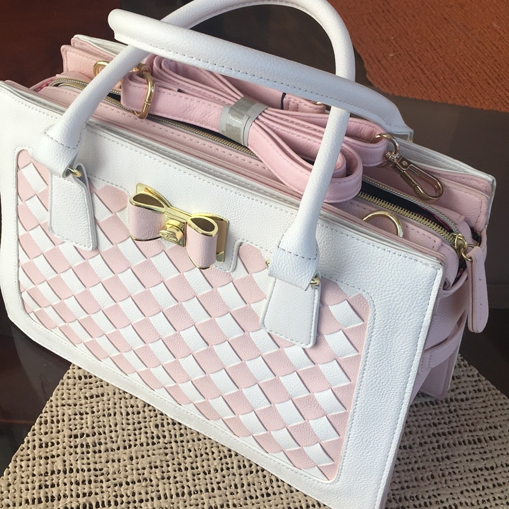 Betsey Johnson unbeweavable satchel 💧